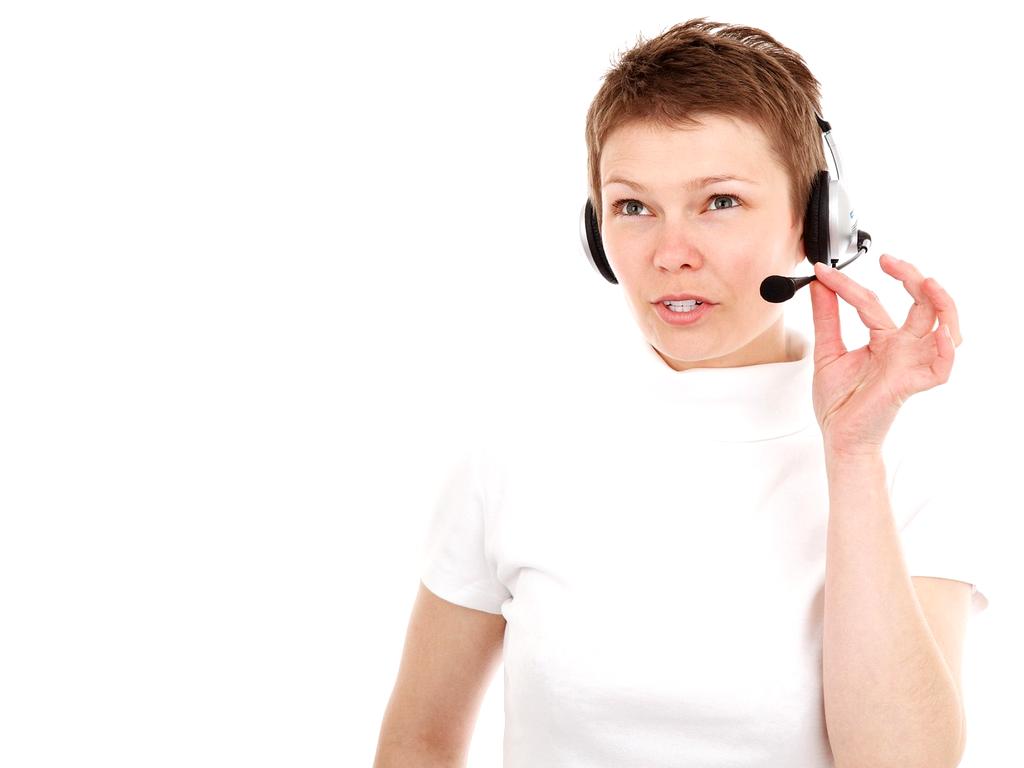 Customer support agent assisting user